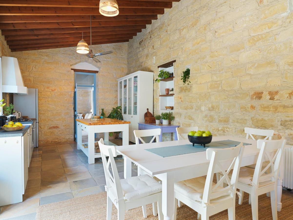 Villa Avgoustis Pachna ภายนอก รูปภาพ