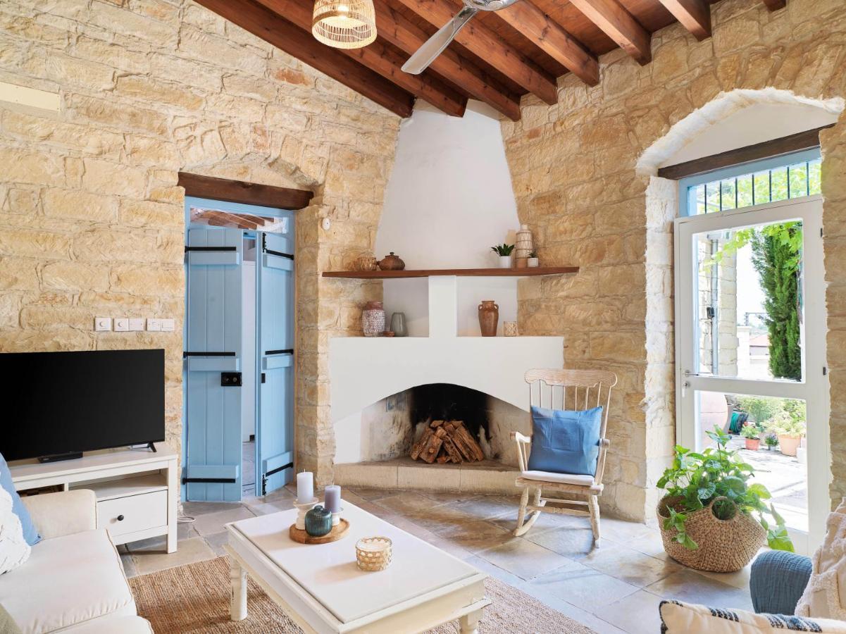 Villa Avgoustis Pachna ภายนอก รูปภาพ