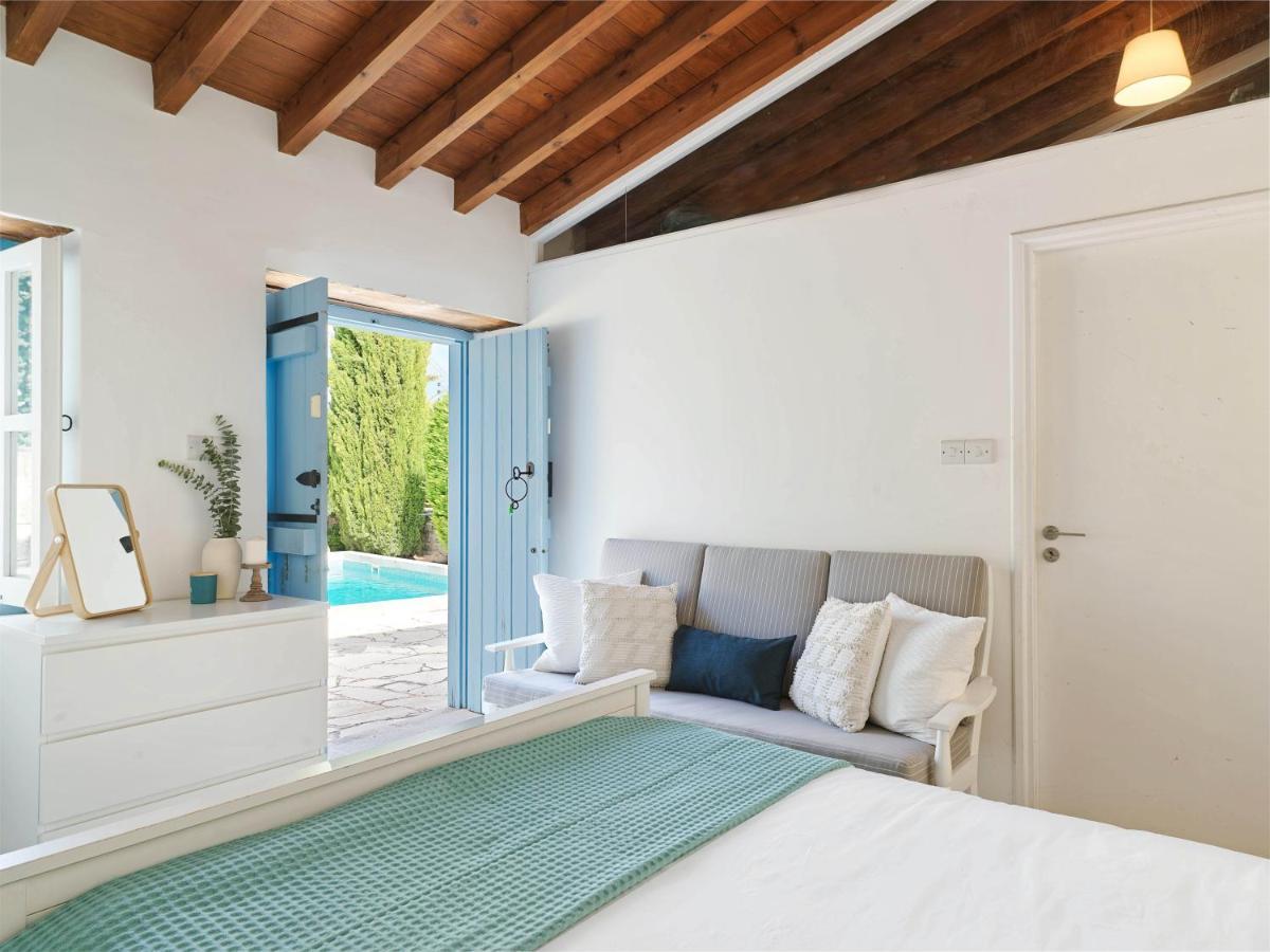 Villa Avgoustis Pachna ภายนอก รูปภาพ