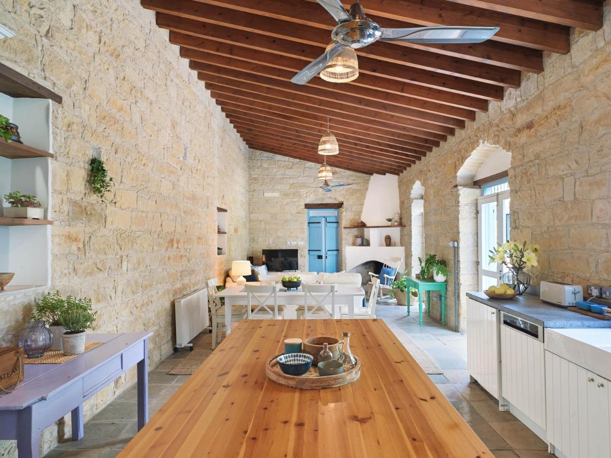 Villa Avgoustis Pachna ภายนอก รูปภาพ